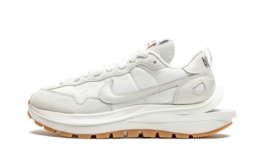 Nike x sacai Vaporwaffle Sail Gum - Mentastore