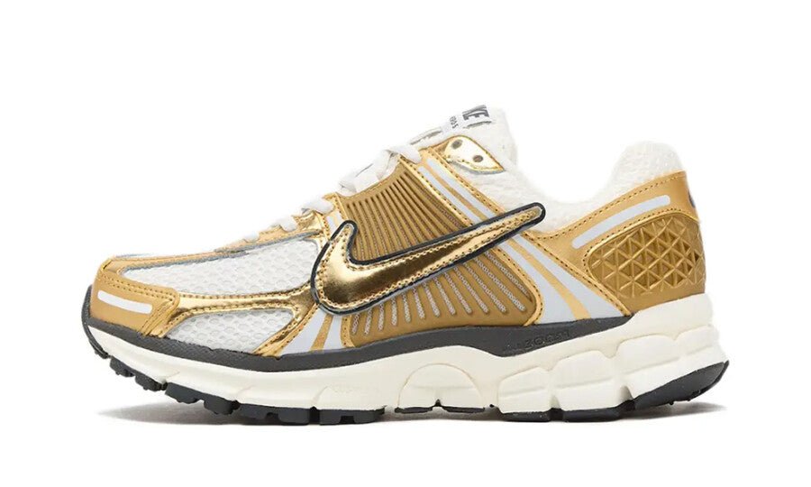 Nike Zoom Vomero 5 'Metallic Gold' (W) - Mentastore